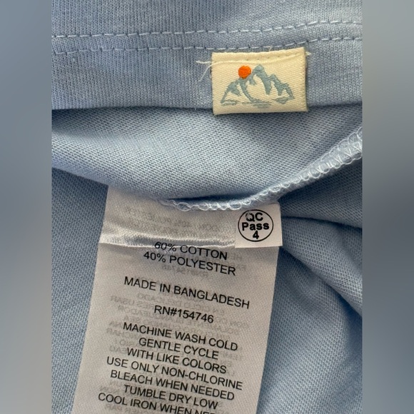 MOUNTAIN AND ISLES SHORT SLEEVE LIGHT BLUE GRAPHIC TSHIRT NWT - Picture 6 of 13